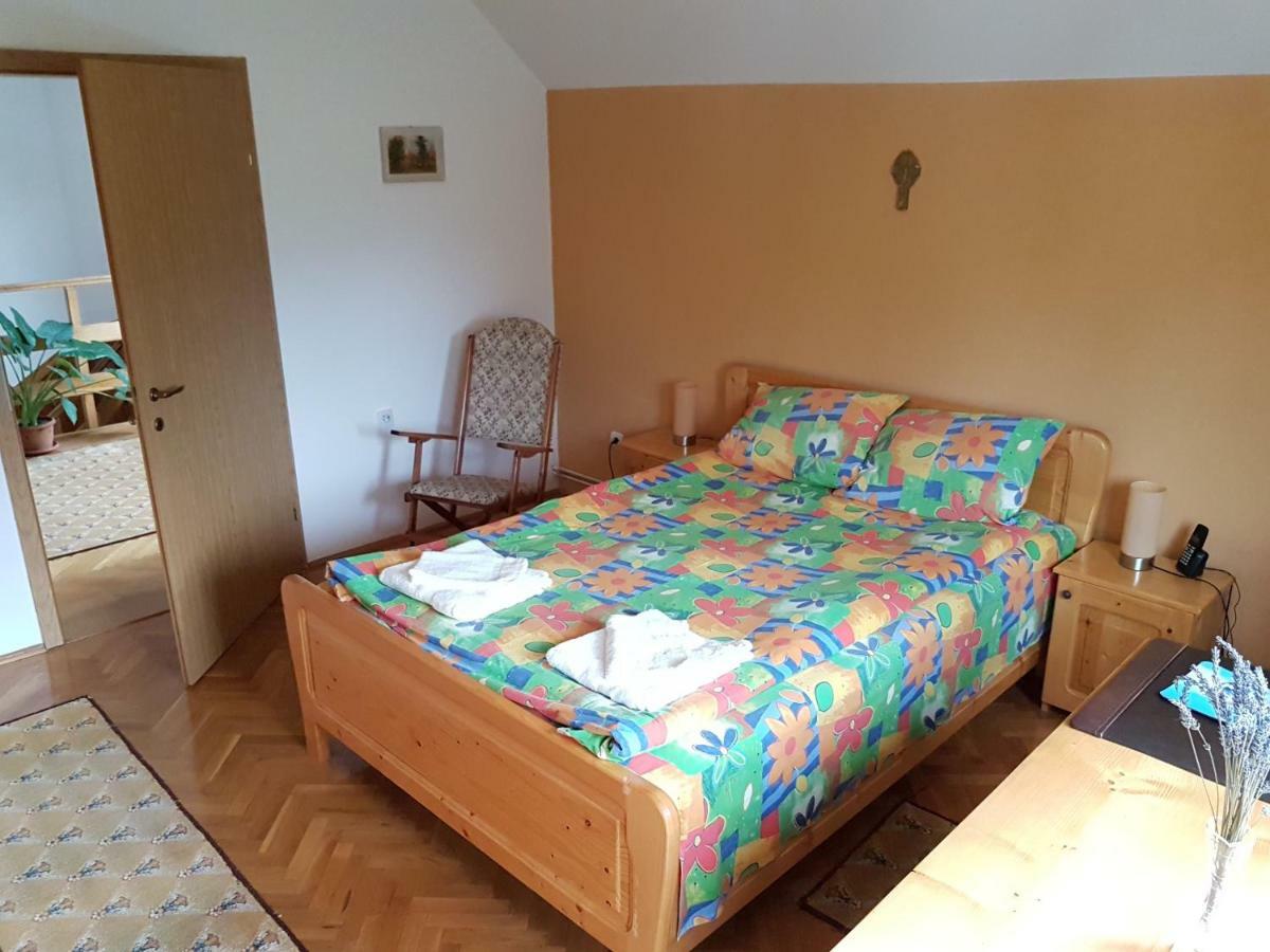 Casa Bunicilor Villa Colonia Sase Martie Ngoại thất bức ảnh