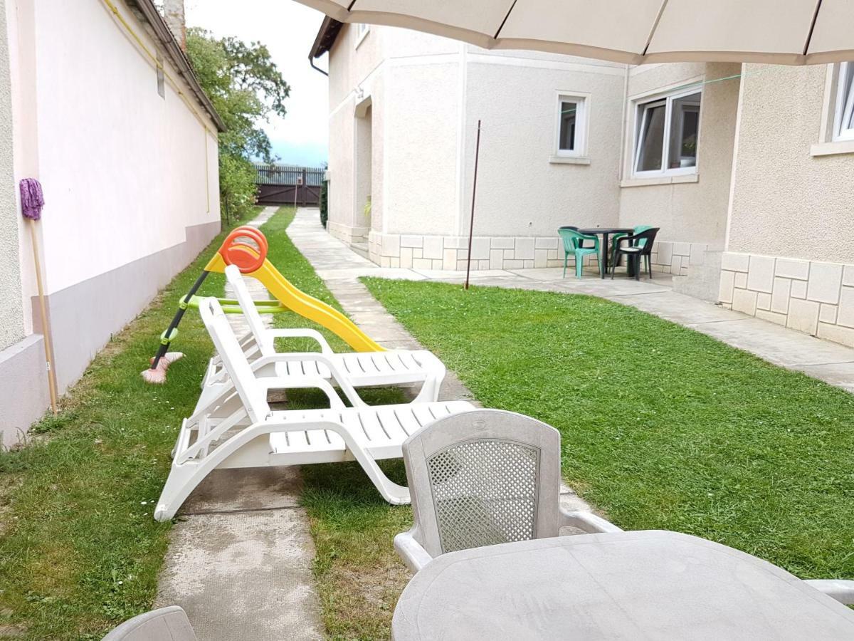 Casa Bunicilor Villa Colonia Sase Martie Ngoại thất bức ảnh